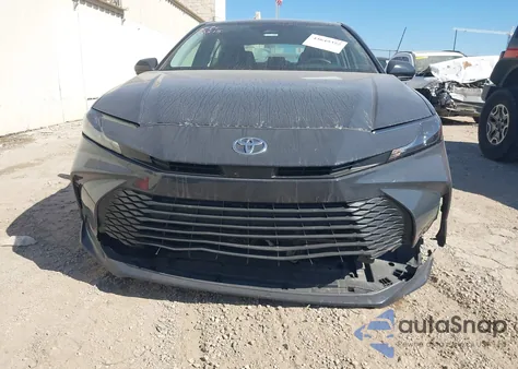 2025 Toyota Camry Le z USA, uszkodzony, nr VIN 4T1DAACK6SU547248